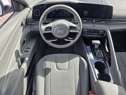 Certified 2025 Hyundai Elantra SEL FWD image 13