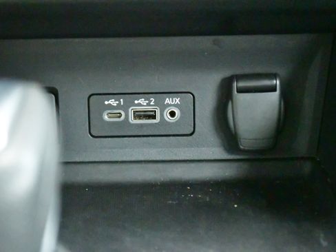 Used 2025 Nissan Sentra SV FWD image 27