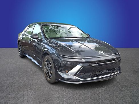 Used 2025 Hyundai Sonata SEL FWD image 2