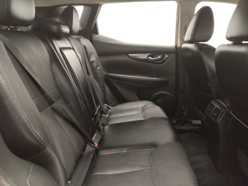 Used 2017 Nissan Rogue Sport SL w/ SL Premium Package image 19