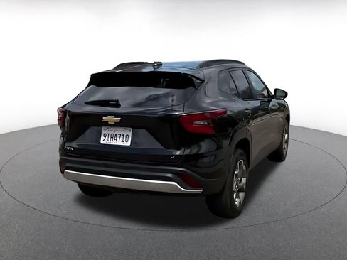 Used 2025 Chevrolet Trax LT w/ LT Convenience Package FWD image 11