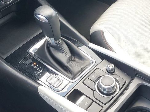 Used 2017 MAZDA MAZDA3 Grand Touring w/ Premium Equipment Package FWD image 20