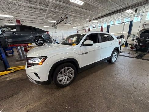Used 2023 Volkswagen Atlas Cross Sport SE w/ Panoramic Sunroof Package AWD/4WD image 3