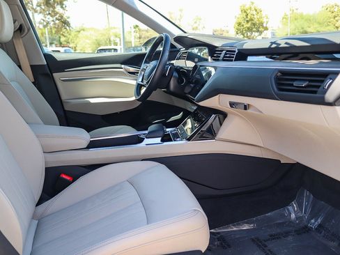 Used 2024 Audi Q8 e-tron Premium Plus AWD/4WD image 18
