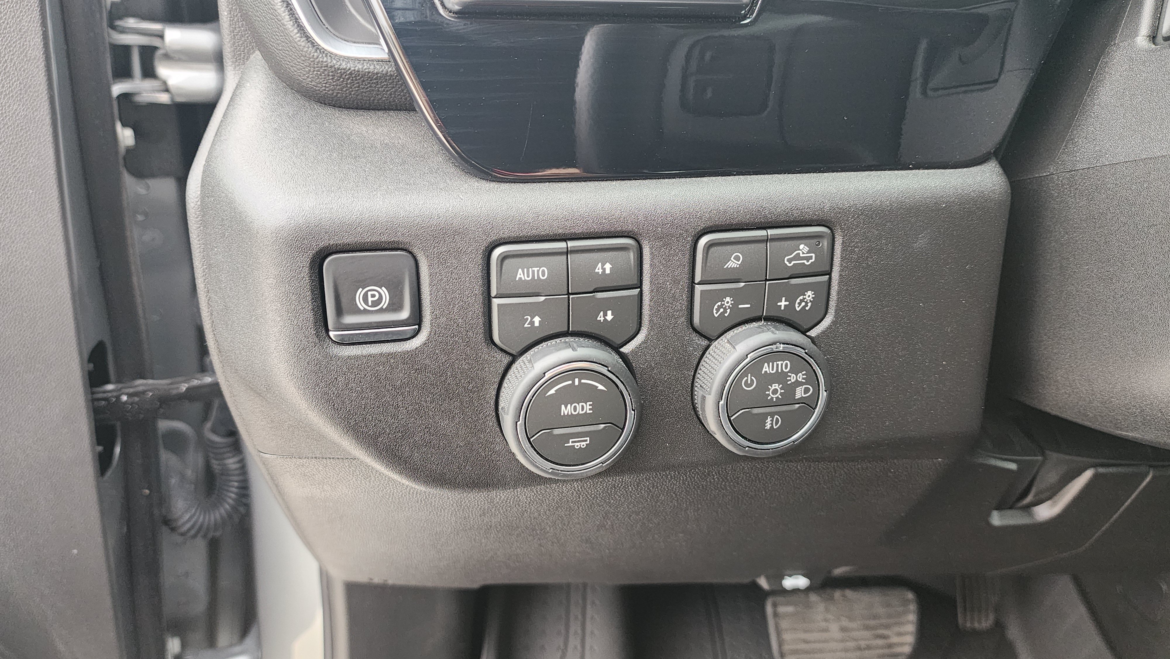 Certified 2026 Chevrolet Silverado 2500 LTZ w/ LTZ Convenience Package AWD/4WD image 14