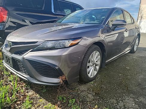 Used 2022 Toyota Camry SE FWD image 1