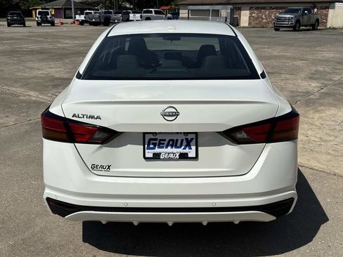 Used 2025 Nissan Altima 2.5 SV image 11