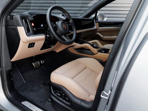 New 2025 Porsche Cayenne S AWD/4WD image 4