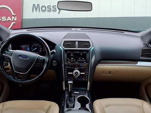 Used 2016 Ford Explorer Limited image 15