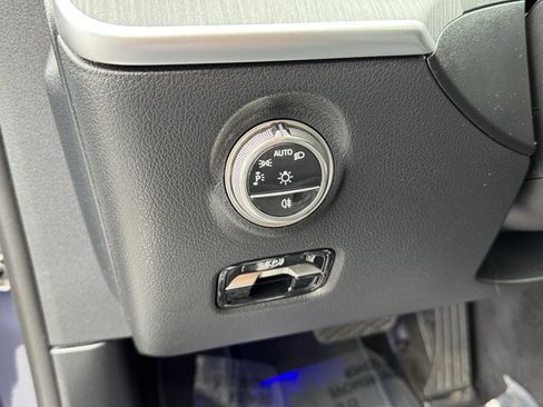 Used 2025 Mercedes-Benz C 300 Sedan image 18