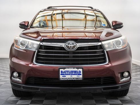 Used 2015 Toyota Highlander Limited w/ Driver Technology Package AWD/4WD image 2