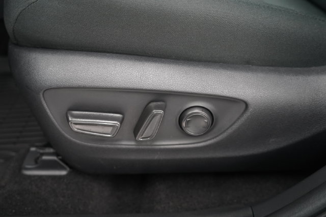Used 2025 Toyota RAV4 XLE AWD/4WD image 12
