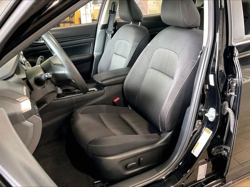 Used 2025 Nissan Altima 2.5 SV FWD image 3