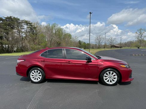 Used 2019 Toyota Camry LE image 2