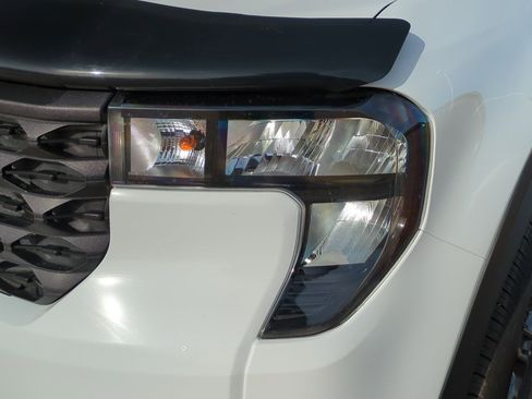 Used 2025 Ford Maverick XLT image 10