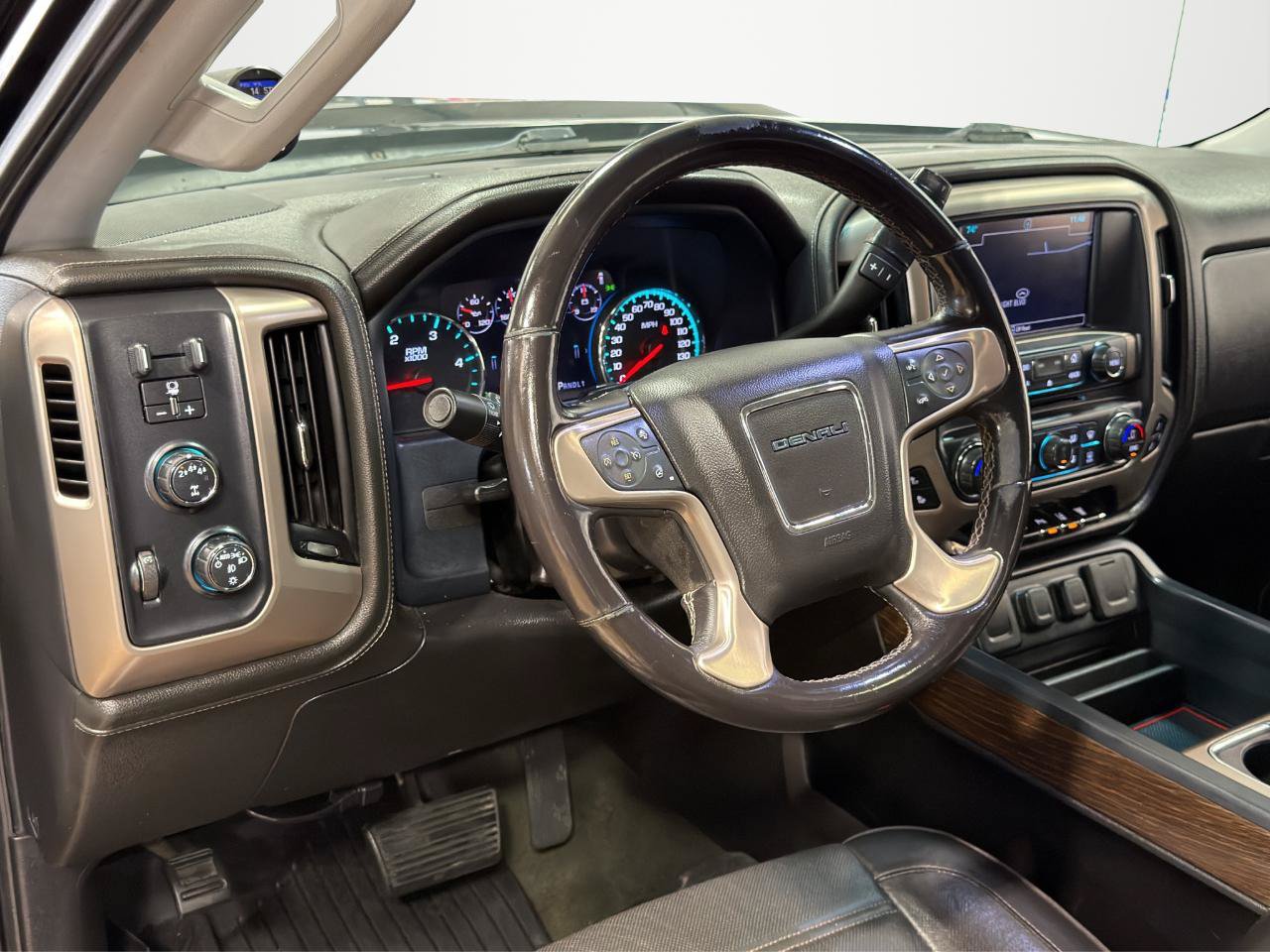 Used 2018 GMC Sierra 3500 Denali w/ Duramax Plus Package AWD/4WD image 18