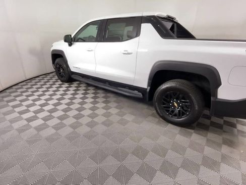 New 2025 Chevrolet Silverado EV LT image 9