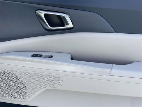 New 2026 Kia Carnival EX image 12