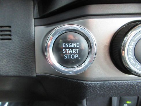 Used 2017 Toyota Tacoma Limited AWD/4WD image 37