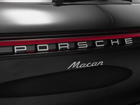 Used 2025 Porsche Macan image 9