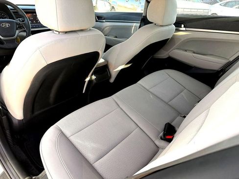 Used 2017 Hyundai Elantra SE image 19