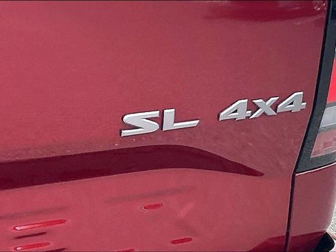 Certified 2025 Nissan Frontier SL AWD/4WD image 8