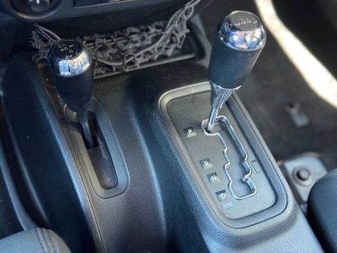 Used 2012 Jeep Wrangler Unlimited Sahara AWD/4WD image 43
