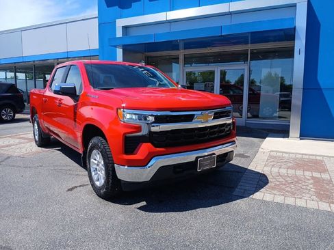 Used 2025 Chevrolet Silverado 1500 LT AWD/4WD image 2