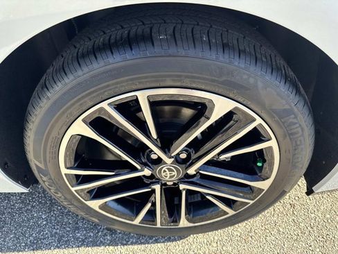 Certified 2025 Toyota Camry XLE image 32