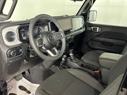 Certified 2025 Jeep Wrangler Unlimited Sahara w/ Safety Group AWD/4WD image 19