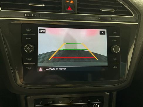 Used 2022 Volkswagen Tiguan SE AWD/4WD image 5