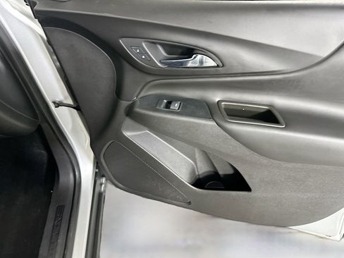 Used 2018 Chevrolet Equinox LT image 30