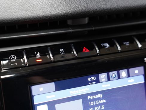 Used 2023 Jeep Grand Cherokee Laredo X image 26