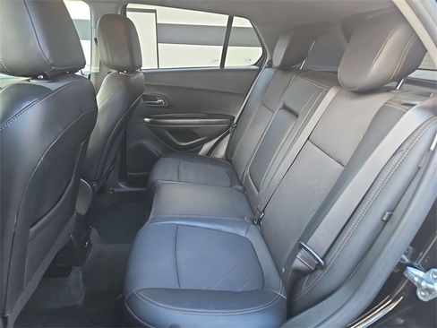 Certified 2021 Chevrolet Trax LT w/ Midnight Edition image 23