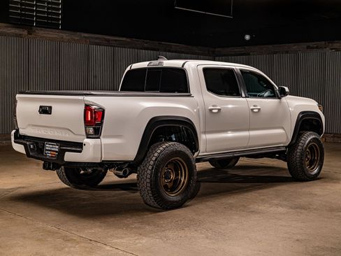 Used 2021 Toyota Tacoma TRD Off-Road w/ Technology Package AWD/4WD image 8