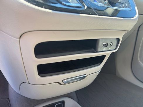 Used 2020 Chrysler Pacifica Touring w/ Advanced Safetytec Group FWD image 37