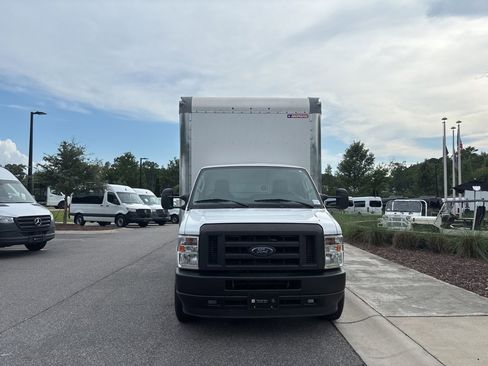 Used 2022 Ford E-350 and Econoline 350 Super Duty w/ Power Windows & Locks Group image 9