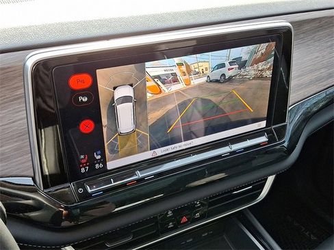 Used 2024 Volkswagen Atlas SEL Premium R-Line image 18