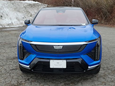 New 2026 Cadillac Optiq Luxury 2 image 10
