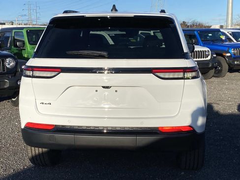 New 2025 Jeep Grand Cherokee Laredo image 4