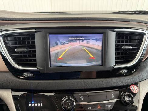 Used 2023 Chrysler Voyager LX FWD image 5