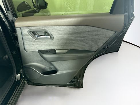 Used 2023 Nissan Rogue SV image 29