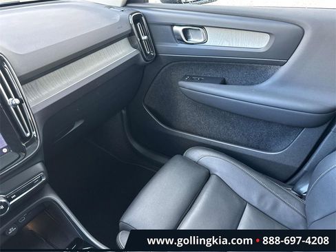 Used 2025 Volvo XC40 B5 Plus image 31