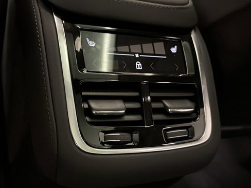 Used 2025 Volvo XC90 B6 Plus image 28