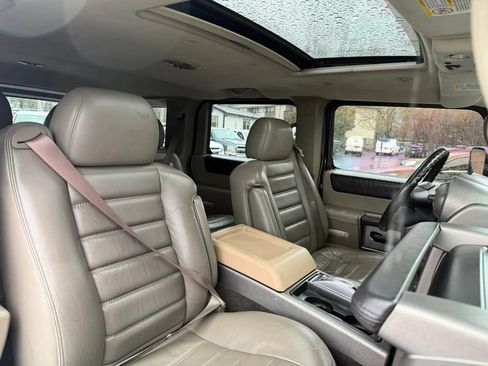 Used 2004 HUMMER H2 w/ Preferred Equipment Group AWD/4WD image 29