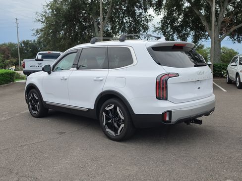 Certified 2023 Kia Telluride EX w/ EX Captain's Chair Package FWD image 6