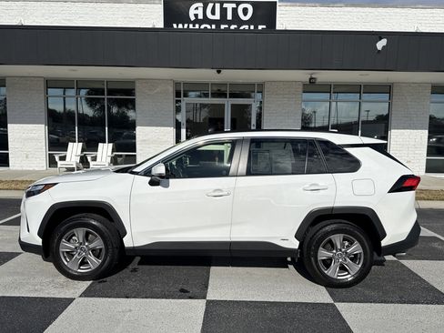 Used 2024 Toyota RAV4 XLE image 1