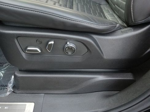 Used 2024 Cadillac Escalade Sport Platinum w/ LPO, ONYX Package image 19