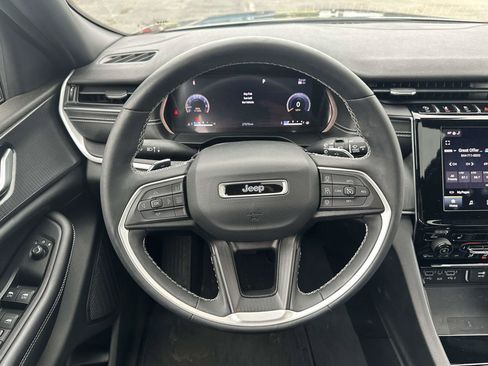 Used 2023 Jeep Grand Cherokee L Laredo AWD/4WD image 15