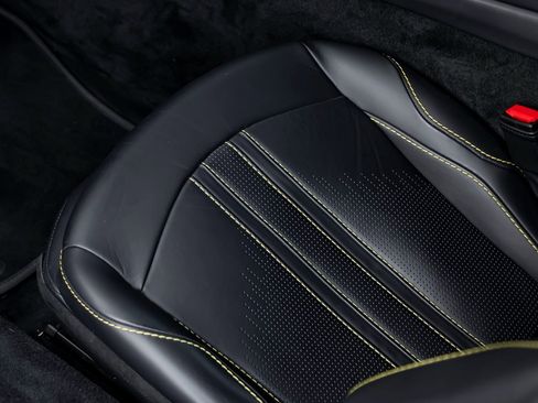 Used 2023 Aston Martin V8 Vantage Roadster image 16